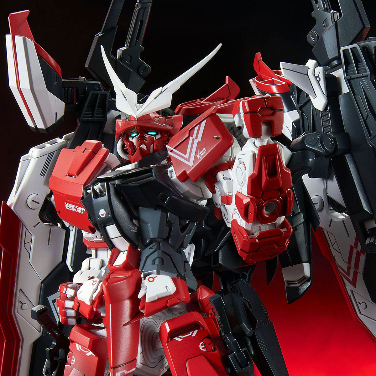 MG 1/100 MBF-02VV Gundam Astray Turn Red — additional model view 1